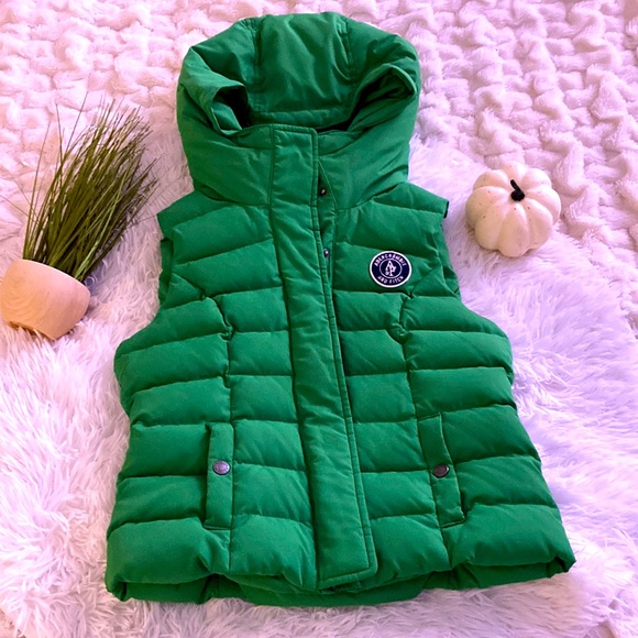 Abercrombie & Fitch Other - Abercrombie & Fitch sz M green puffer vest with hood 2 pockets zipper and snaps
